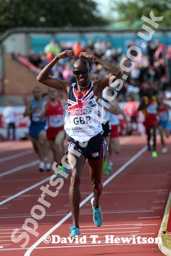 Mo Farah (GB) wins the 5000 metres at the European Athletics Team Championships.